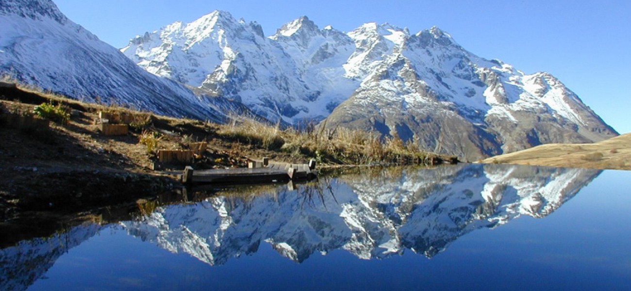 Mountain Camping - De reflectie op het meer
